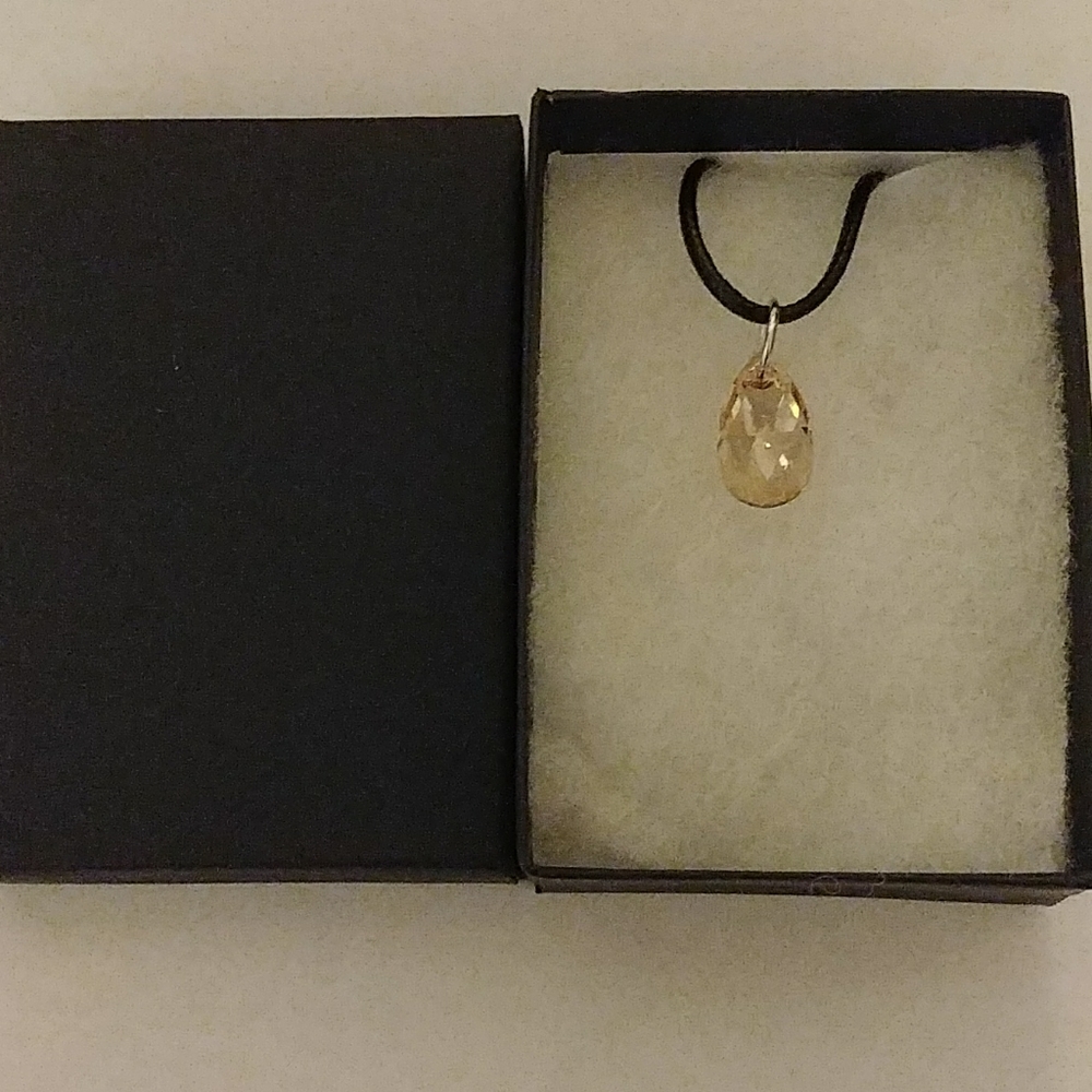 Daffodil Gold Crystal Teardrop Necklace - Picture 6 of 8